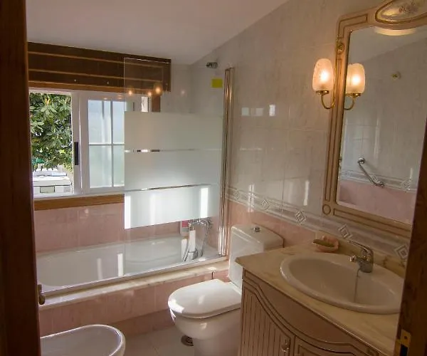 Playa De Cesantes פונטה-ודרה